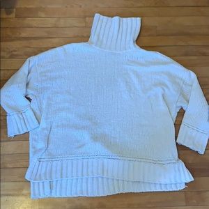 Crowl Neck Sweater